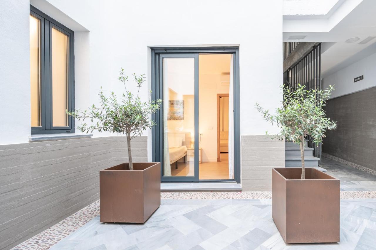 Dona Elvira Parras Apartment Malaga Exterior photo